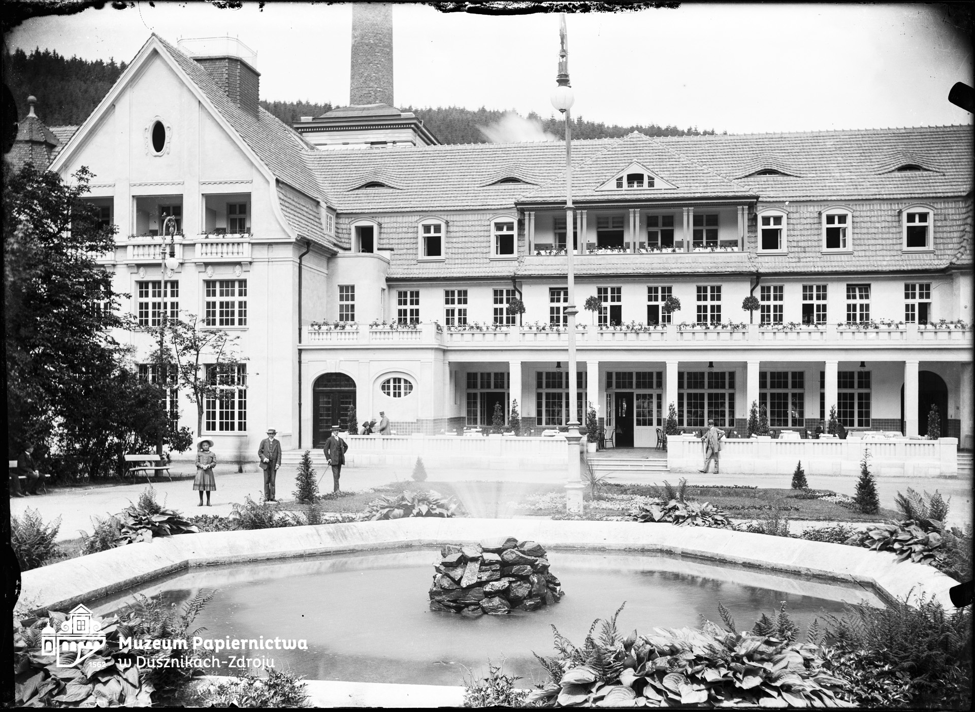 Zdjęcie przedstawiające Kurhaus (ob. sanatorium Jan Kazimierz) w Bad Reinerz (Duszniki-Zdrój)